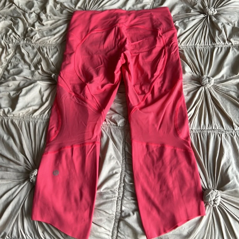 Lululemon On Pace Crop Glossy Hot Pink 6 - Picture 7 of 7
